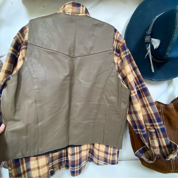 Rustic LEATHER boho vest w southwestern vibe - Picture 10 of 13